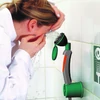 Kép 2/6 - B-Safety ClassicLine kézi szemzuhany egy 45°-os szórófejjel, falra/asztalra szerelhető