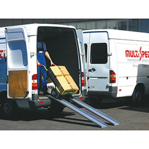 Alumínium rakodósínek levegős gumiabroncsos járművekhez, 155 mm-es hajóút szélesség, 400 kg/pár teherbírás, hossz 2500x255 mm, páronkénti ár