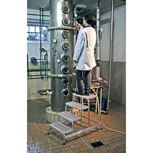 Alumínium munkaállvány, 1 lépcsős, emelvény magasság 200 mm, alapterület SZxM 570x360 mm, felső felület 520x305 mm, súly 2,5 kg